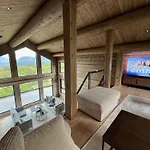 Exclusive Fjord With Private Jacuzzi And Epic Views בקתה